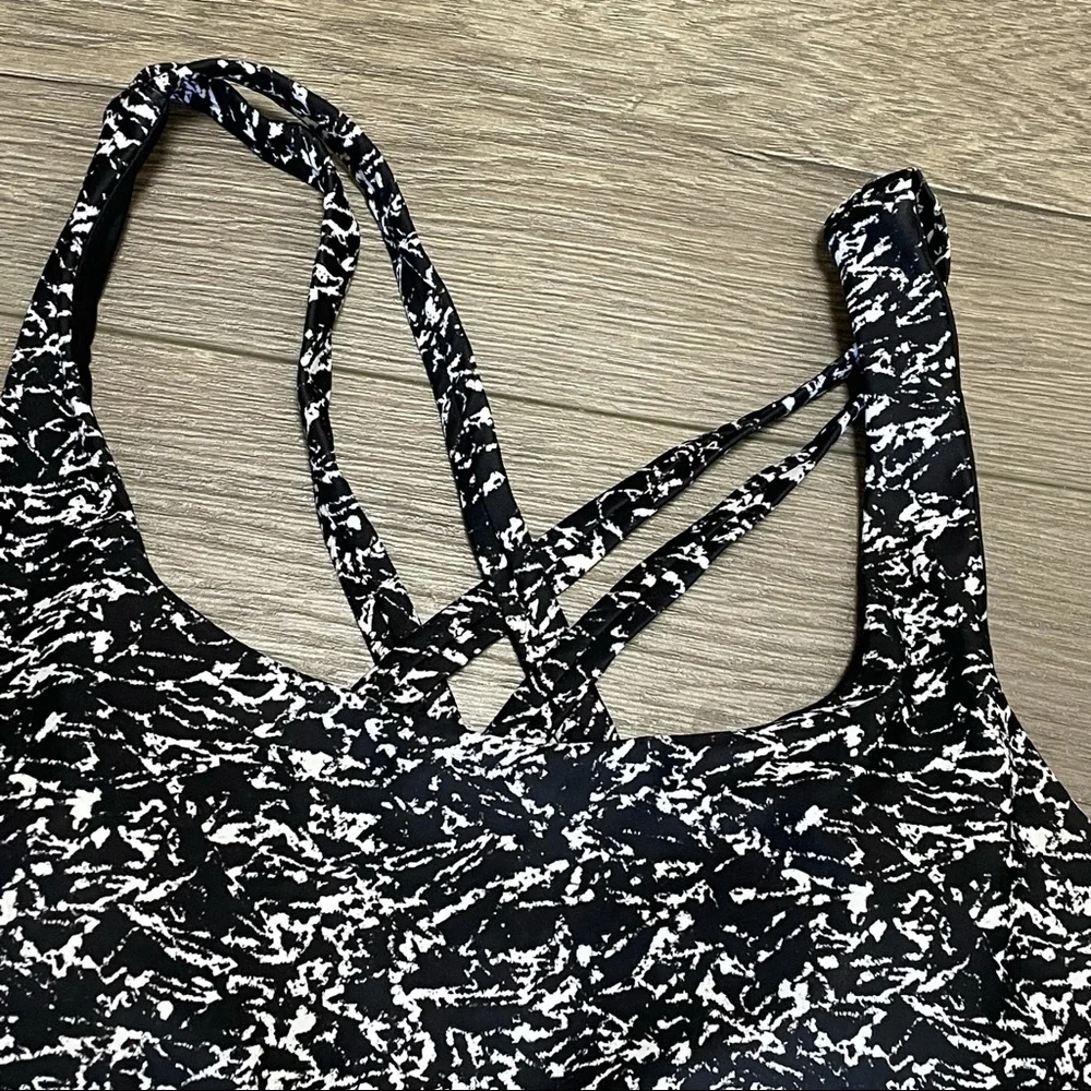 Lululemon ENERGY Sports Bra Black White Pattern